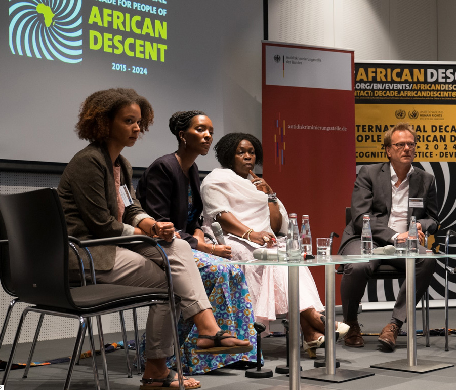 From left to right: Lioba Hirsch, Elizabeth Kaneza (the Decade’s Fellow for Germany), Virginia Wangare-Greiner and Dr Hendrik Cremer discussing the “Experiences of People of African Descent in Germany” │ © Peter Groth/Engagement Global